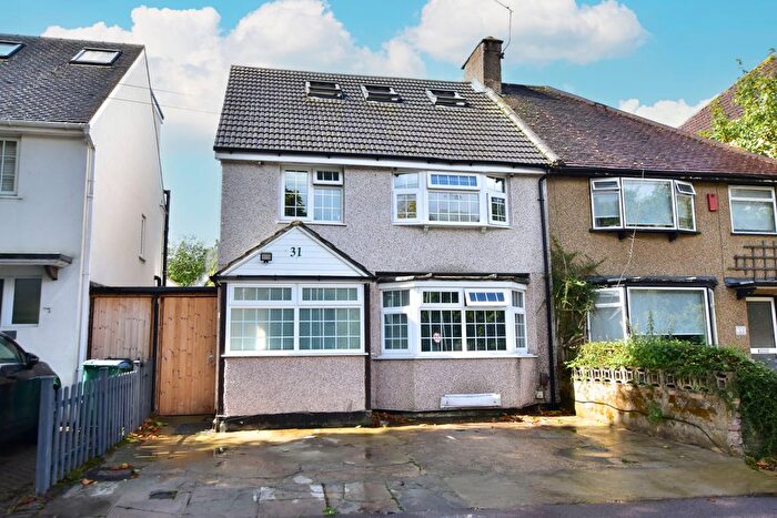 5 Bedroom Semi-detached House For Sale In Leggatts Way, Watford, WD24