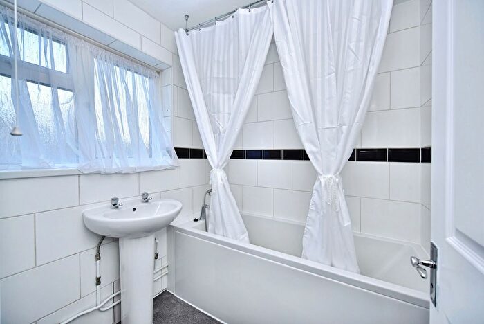3 Bedroom End Of Terrace House For Sale In Highland Road, Maidstone, Kent, ME15 - Photo 12