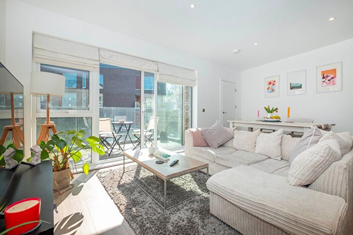2 Bedroom Flat For Sale In Ravensbury Terrace, London, SW18