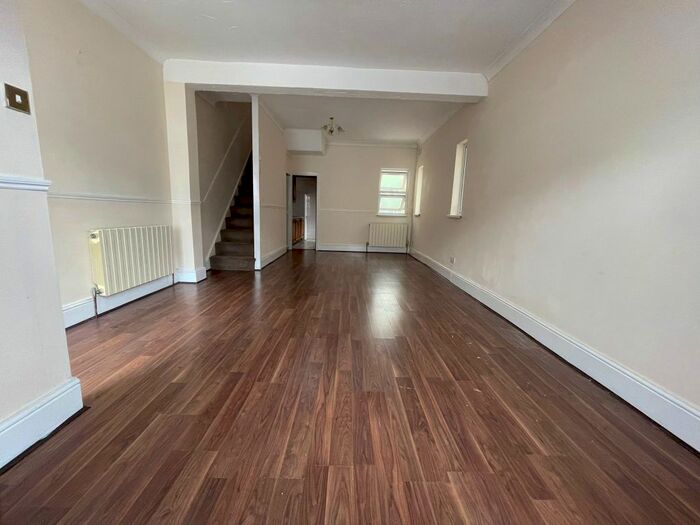 3 Bedroom Semi-Detached House To Rent In Inglehurst Gardens, Ilford, IG4