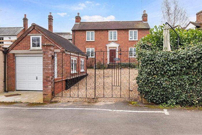 3 Bedroom Semi Detached House For Sale In Ferry Lane, Alveston, Stratford-Upon-Avon, CV37