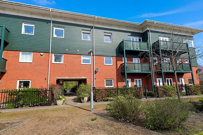 4 Bedroom Town House For Sale In Wraysbury Drive, Yiewsley, West Drayton, UB7