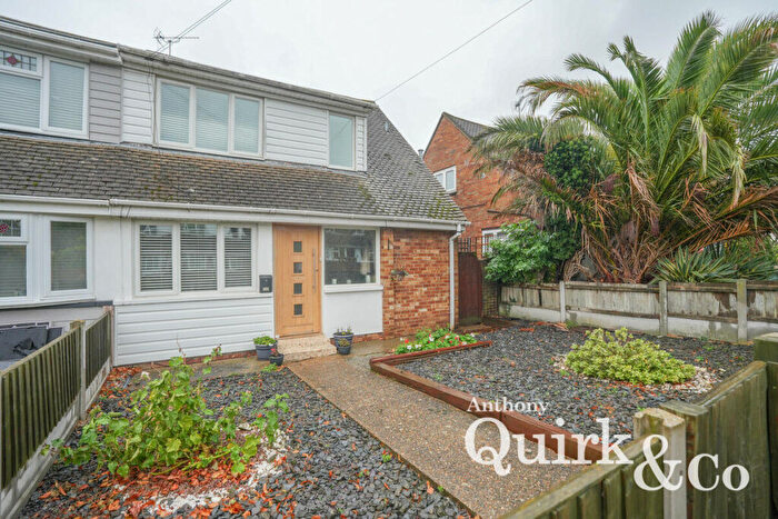 3 Bedroom Semi Detached House For Sale In Cedar Road, Canvey Island, SS8