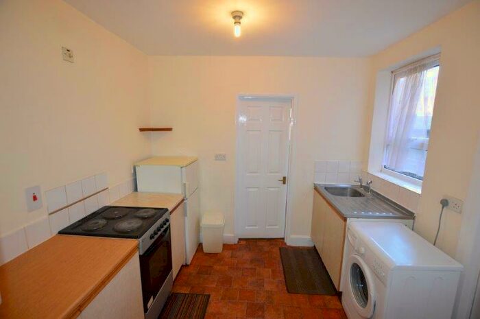 1 Bedroom Flat To Rent In Flat, Caversham Road, RG1