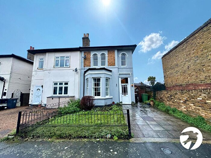 3 Bedroom End Of Terrace House For Sale In Park Grove, Bromley, BR1