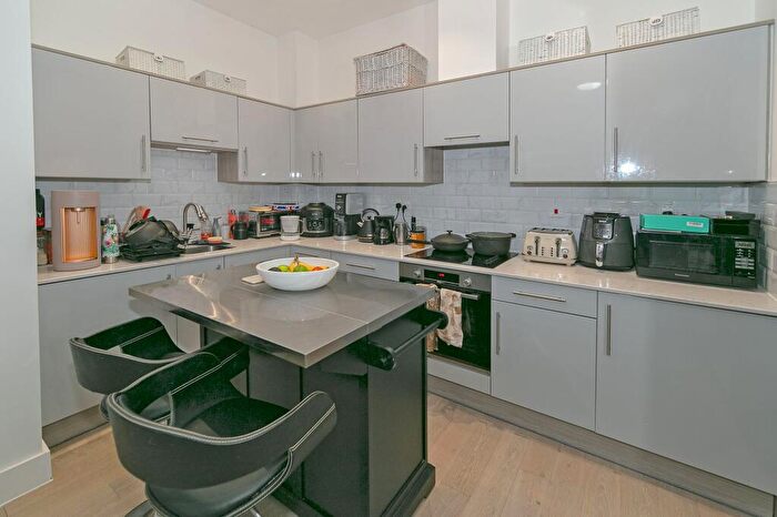 1 Bedroom Apartment For Sale In Silbury Boulevard, Milton Keynes, MK9