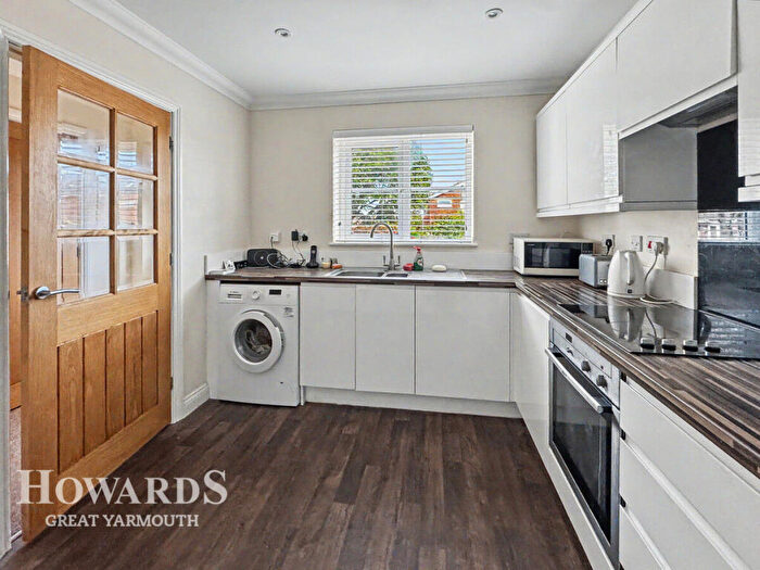 3 Bedroom Semi-Detached House For Sale In School Road, Martham, NR29