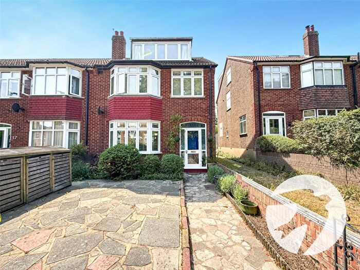 4 Bedroom End Of Terrace House For Sale In Elderslie Road, London, SE9