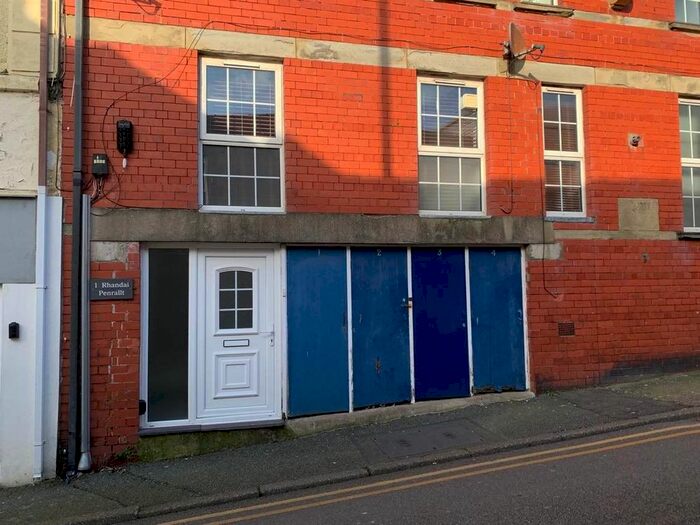 2 Bedroom Flat To Rent In Rhandai Penrallt Apartments, South Penrallt, Caernarfon, LL55