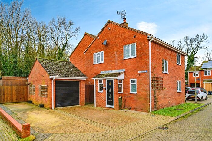 4 Bedroom Semi-Detached House For Sale In Anson Close, Bovingdon, Hemel Hempstead, HP3