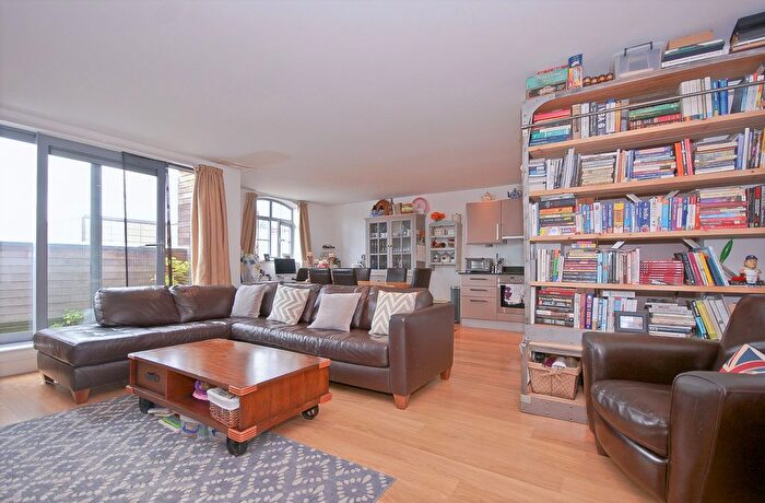 2 Bedroom Flat To Rent In Bell Yard Mews, Bermondsey Street, SE1