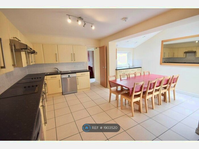 10 Bedroom Terraced House To Rent In Harriet Street, Cardiff, CF24