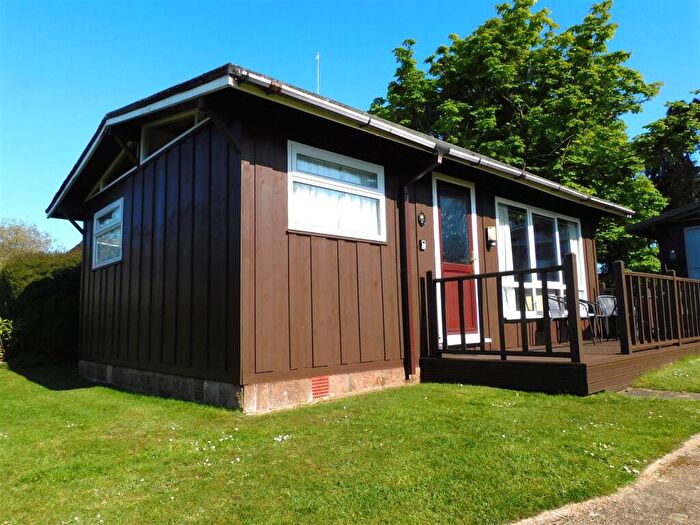 2 Bedroom Chalet For Sale In Harepath Hill, Seaton, EX12