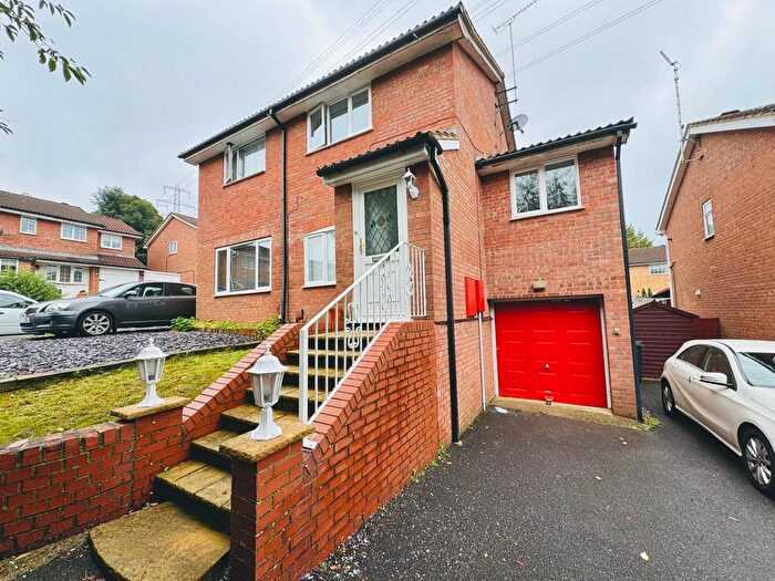 3 Bedroom Semi-Detached House To Rent In Hylder Close, Swindon, SN2