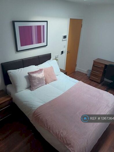 Studio To Rent In The Midway, Newcastle Under Lyme, ST5