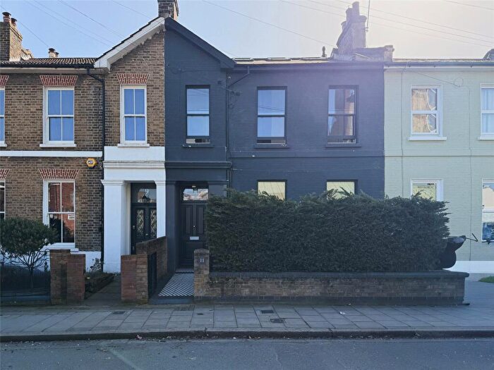2 Bedroom Apartment To Rent In Meeting House Lane, London, SE15