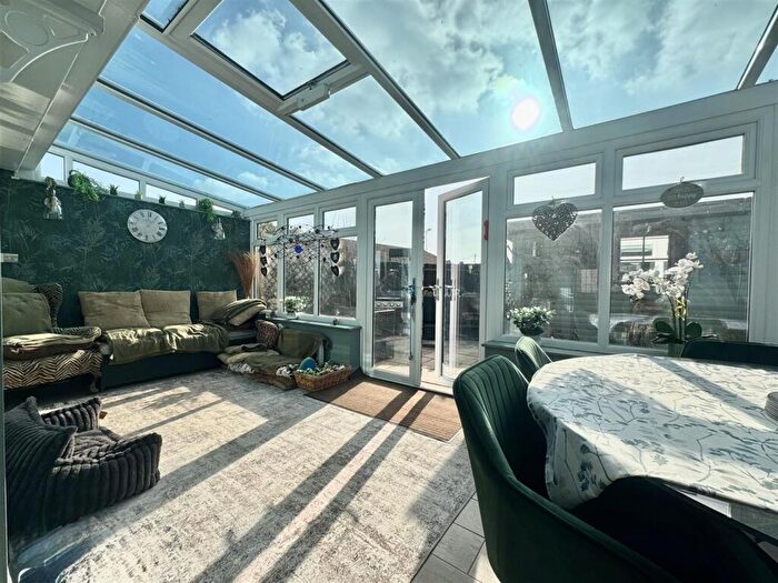 2 Bedroom Bungalow For Sale In West Ley, Burnham-On-Crouch, CM0