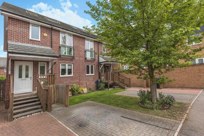 4 Bedroom Semi-Detached House To Rent In Staines, Staines-Upon-Thames, TW18