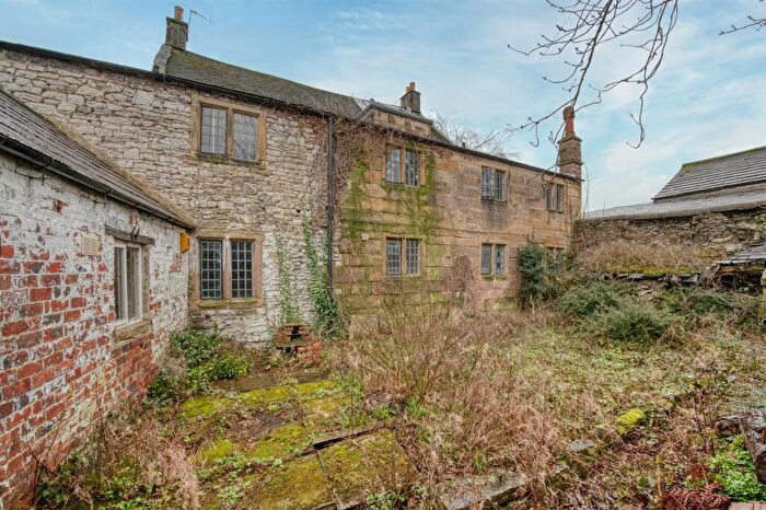 3 Bedroom Character Property For Sale In Bath Street, Bakewell, DE45