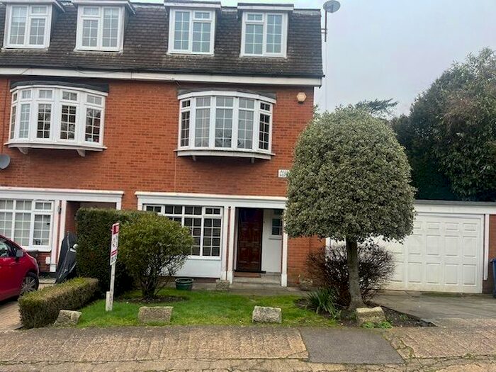 4 Bedroom End Of Terrace House To Rent In Austell Gardens, London, NW7