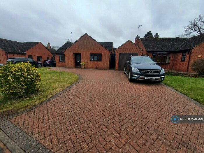 4 Bedroom Bungalow To Rent In Bennett Drive, Warwick, CV34