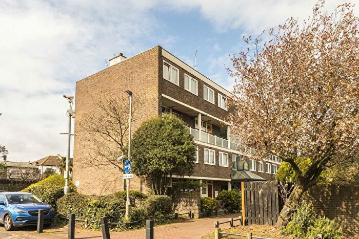 3 Bedroom Flat For Sale In Barringer Square, Tooting, SW17