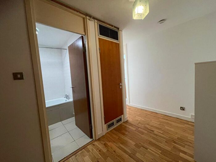 2 Bedroom Flat To Rent In Chartwell Court, Brighton, BN1