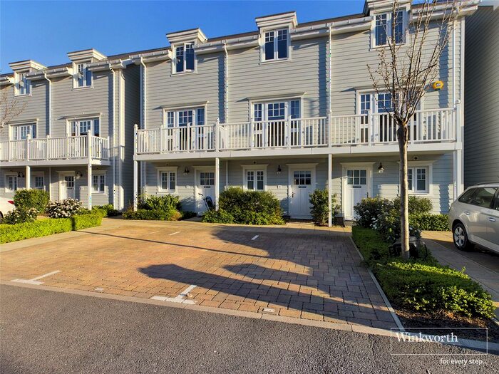 3 Bedroom Town House To Rent In Champlain Street, Reading, Berkshire, RG2