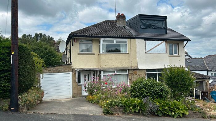 3 Bedroom Semi Detached House For Sale In Ashfield Grove, Bradford, BD9