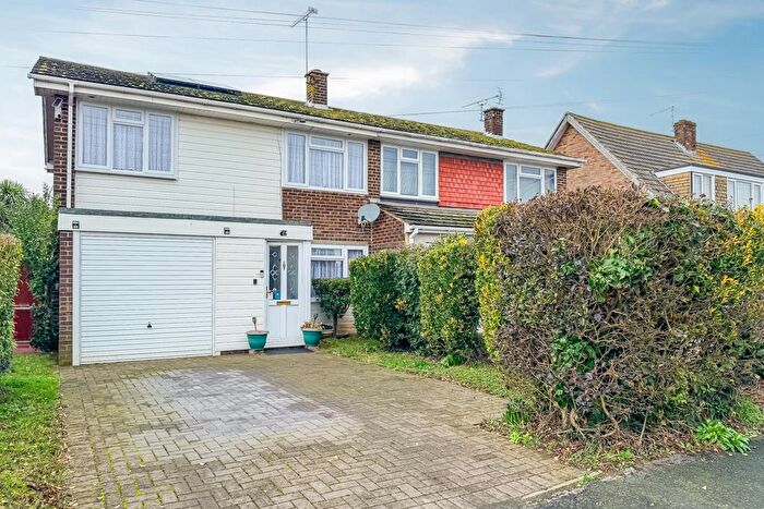 3 Bedroom Semi-Detached House For Sale In Conway Avenue, Great Wakering, SS3