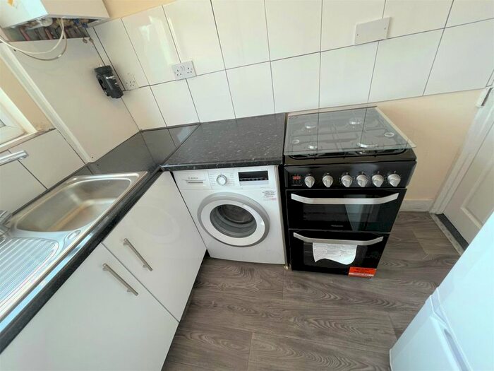 2 Bedroom Flat To Rent In Spencer Road, Seven Kings, Ilford, IG3