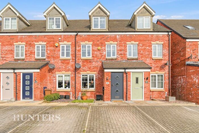 3 Bedroom Town House For Sale In Wayfarers Way, Wardle, OL12