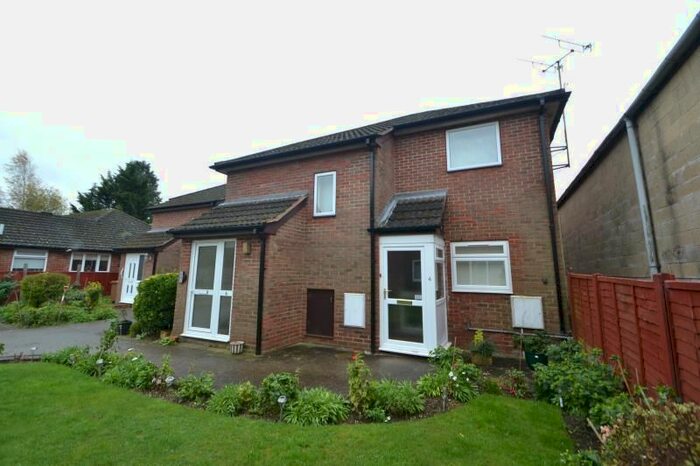 2 Bedroom Maisonette To Rent In Glen Close, Andover, SP10