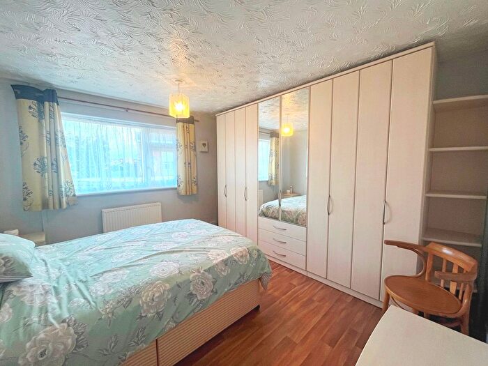 2 Bedroom Semi-Detached Bungalow For Sale In Lingfield Road, Evesham, WR11
