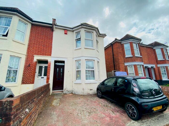 5 Bedroom House To Rent In Morris Road, Polygon, SO15