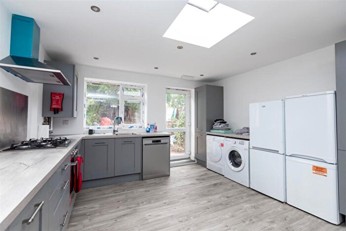5 Bedroom House To Rent In Harborne Lane, Selly Oak, Birmingham, West Midlands, B29