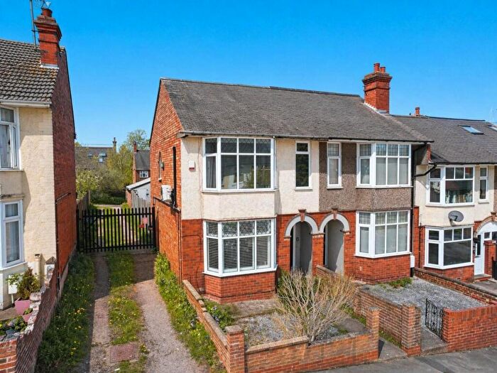 2 Bedroom End Of Terrace House For Sale In Murray Avenue, Kingsley, Northampton, NN2