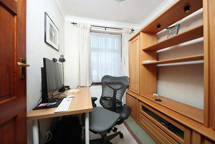 3 Bedroom End Of Terrace House For Sale In Brentmead Gardens, London, NW10