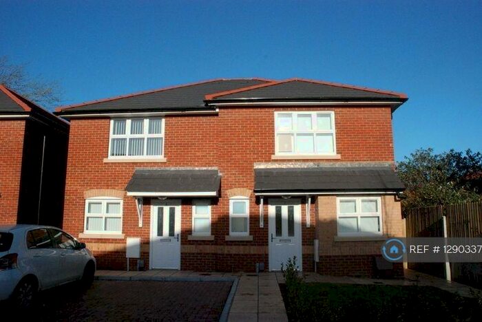 4 Bedroom Semi-Detached House To Rent In George Close, Bournemouth, BH10