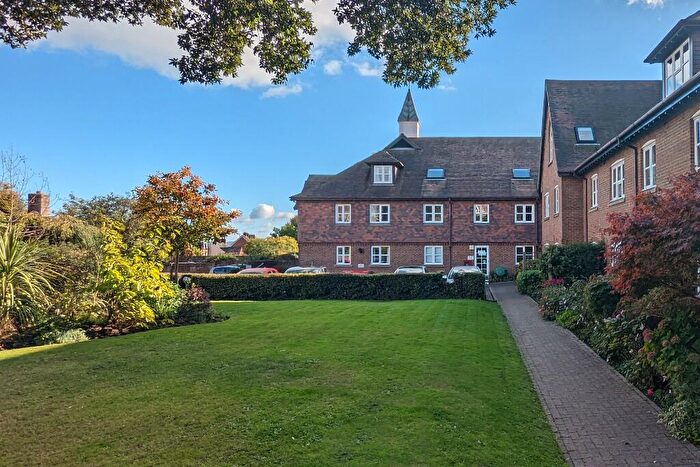 1 Bedroom Flat For Sale In Church Lane, Lymington, Hampshire, SO41