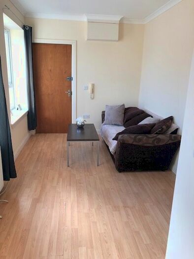 1 Bedroom Flat To Rent In Flat, A Windsor Walk, Luton, LU1