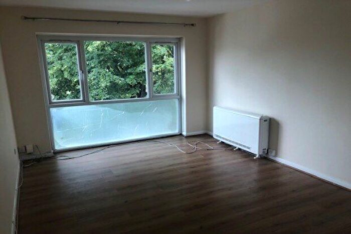 1 Bedroom Flat To Rent In Park Road, Wallington, SM6