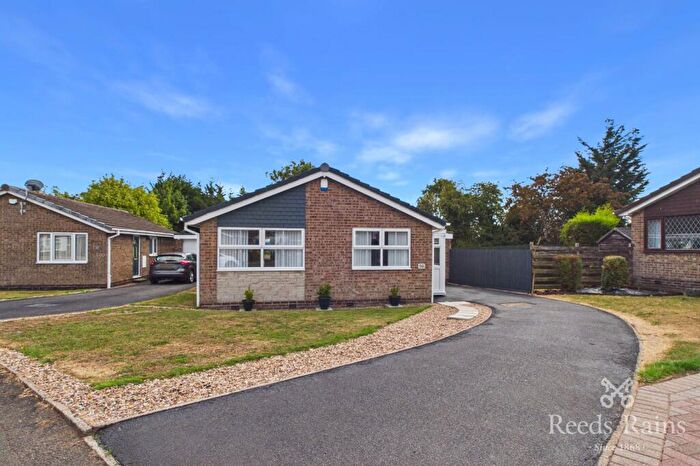 2 Bedroom Bungalow For Sale In Bowden Avenue, Barlborough, Chesterfield, Derbyshire, S43