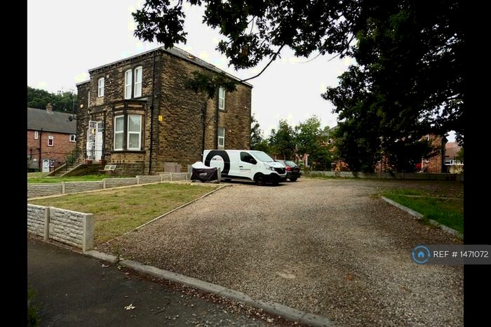 3 Bedroom Flat To Rent In Farfield House, Leeds, LS28