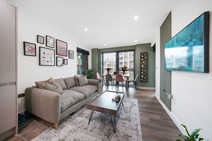 2 Bedroom Flat For Sale In Osiers Road, Wandsworth, SW18