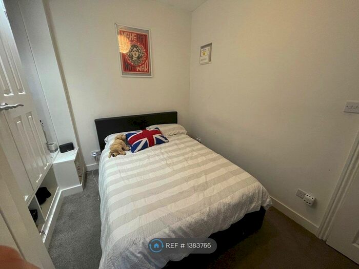 1 Bedroom Flat To Rent In Raynes Park, London, SW20