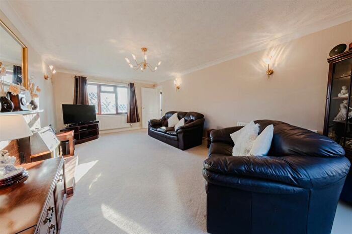 4 Bedroom Detached House For Sale In Spoonley Wood, Bancroft Park, Milton Keynes, MK13