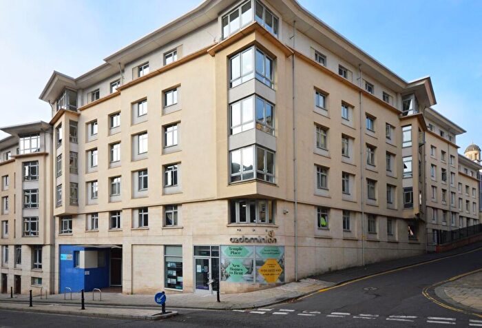 6 Bedroom Flat To Rent In Deans Court, St Georges Road, Bristol, BS1