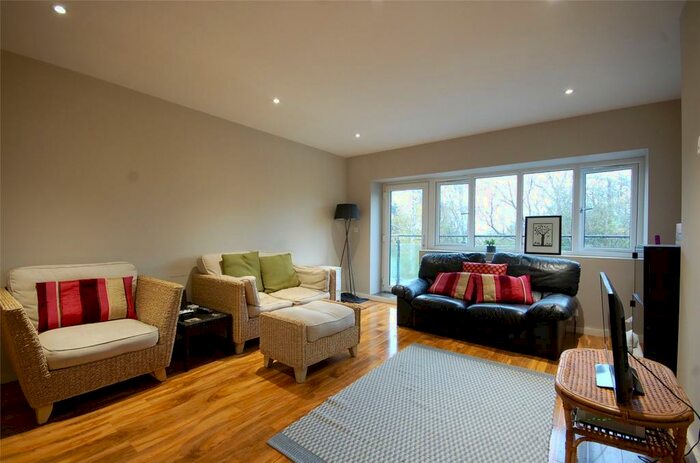 3 Bedroom Apartment To Rent In Nether Street, North Finchley, N12