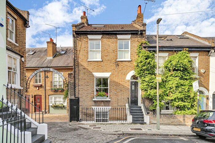 3 Bedroom Terraced House For Sale In Tonsley Road, Wandsworth, SW18